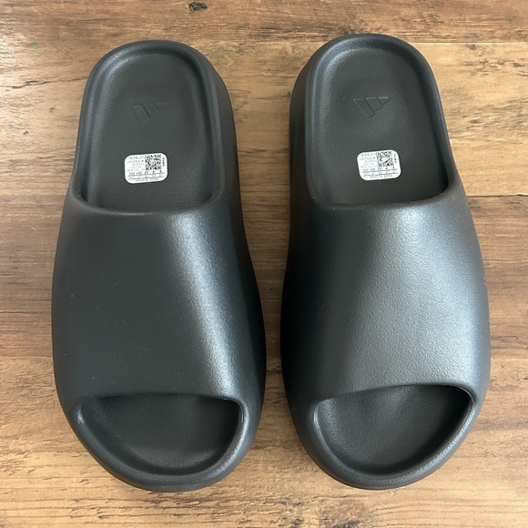 Adidas Yeezy Slides Onxy size 8 - Picture 11 of 13